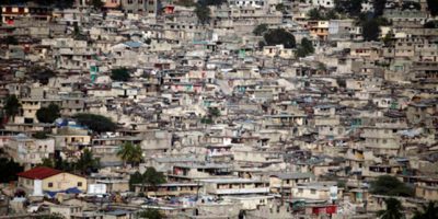Haití, un país saqueado polos seus “amigos”